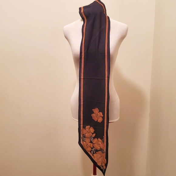 🌟Host Pick🌟 Vintage 80's Vera Long Scarf  (GUC) - Picture 4 of 4
